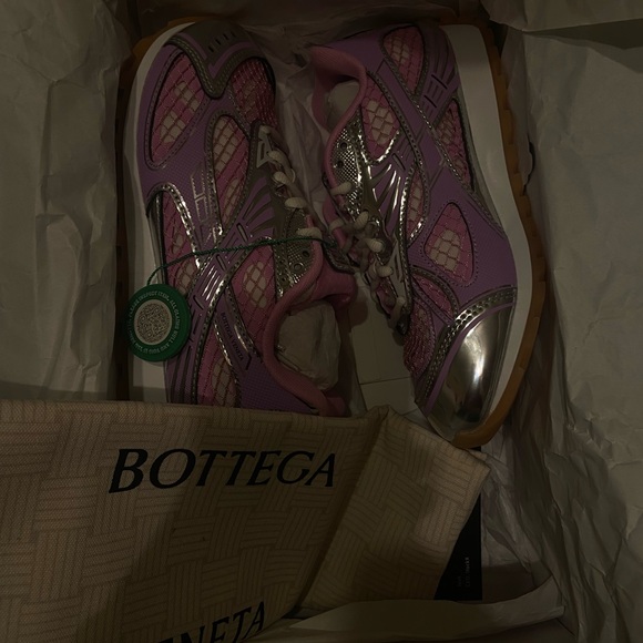 Bottega Veneta Women's Lavender Sneakers - Picture 2 of 2